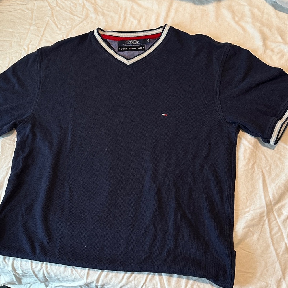 100% Cotton Tommy Hilfiger Navy V‑Neck Tee With White Trim